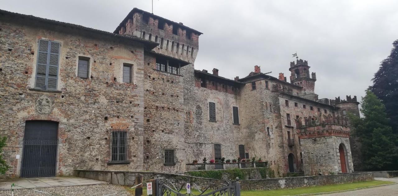 A Due Passi Dal Castello Bed and Breakfast Somma Lombardo Exteriör bild