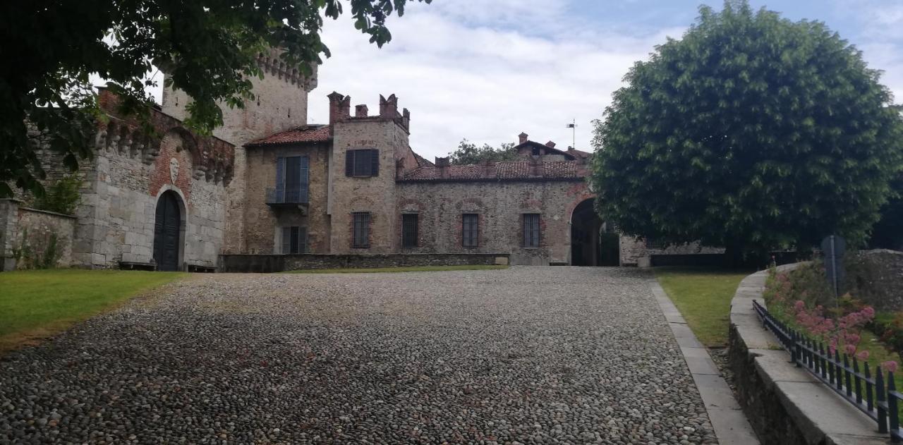 A Due Passi Dal Castello Bed and Breakfast Somma Lombardo Exteriör bild