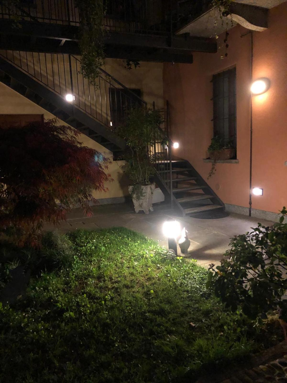 A Due Passi Dal Castello Bed and Breakfast Somma Lombardo Exteriör bild