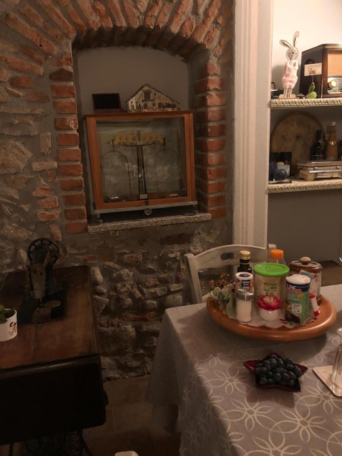 A Due Passi Dal Castello Bed and Breakfast Somma Lombardo Exteriör bild