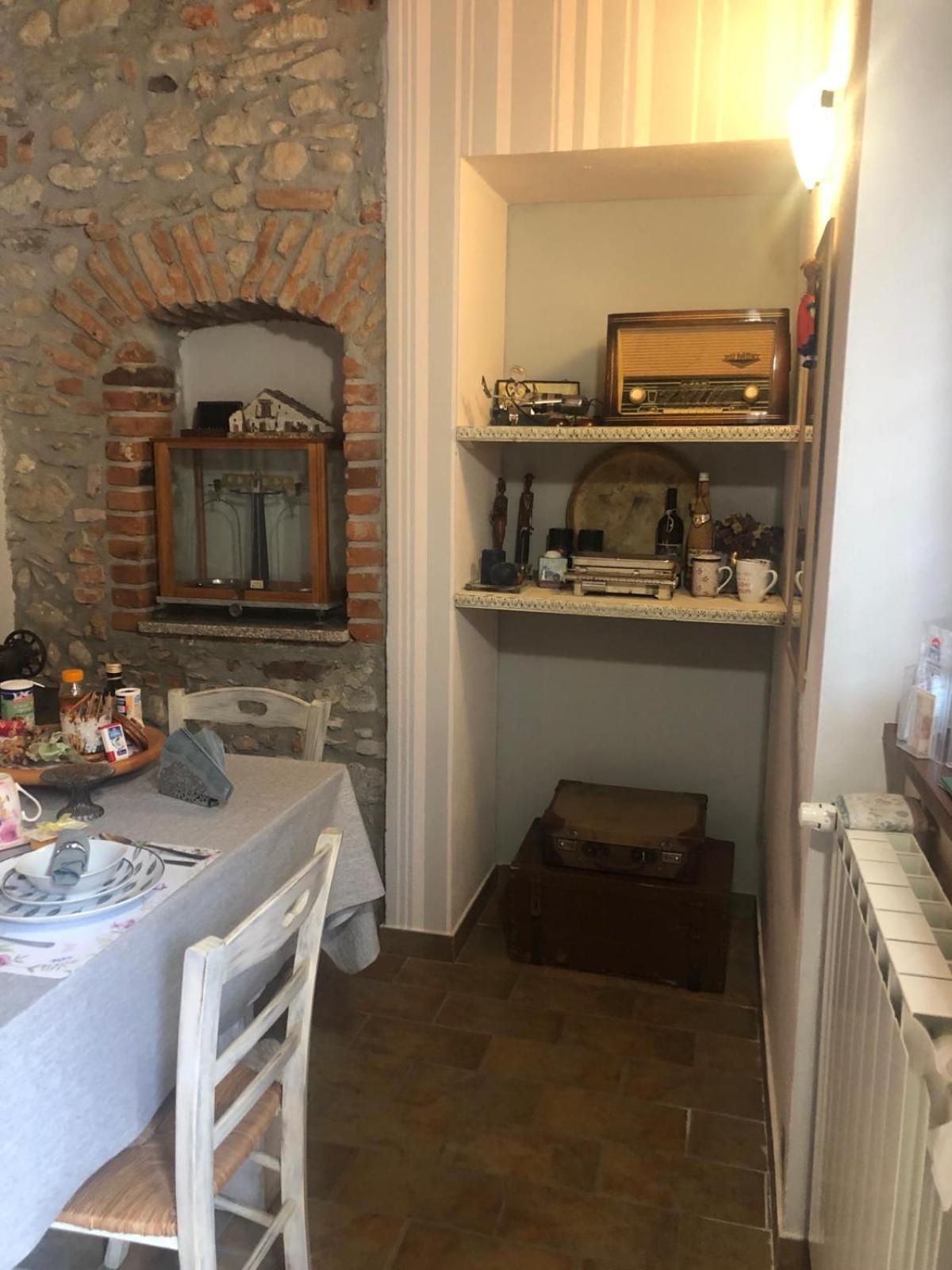 A Due Passi Dal Castello Bed and Breakfast Somma Lombardo Exteriör bild
