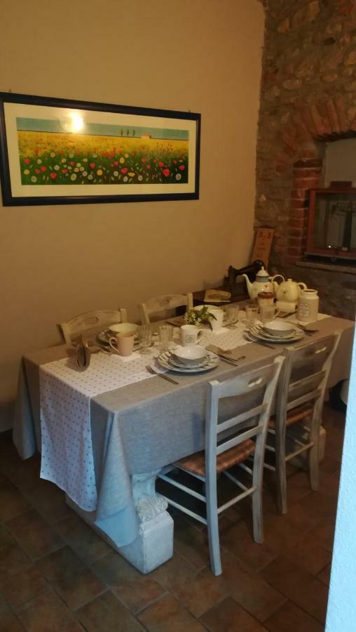 A Due Passi Dal Castello Bed and Breakfast Somma Lombardo Exteriör bild